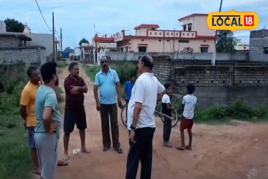 33 केव्ही तारेच्या स्पर्शाने या मुलीच्या शरीराचा 60 टक्के भाग भाजला आहे.