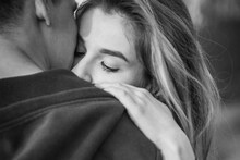 डेंजरस इश्क! GF च्या लव्ह बाईटने घेतला BF चा जीव; असं काय घडलं? VIDEO VIRAL