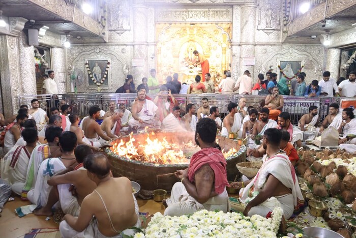 अतिरुद्र होम हा या धार्मिक विधींतील सर्वोच्च बिंदू आहे. गंगा, यमुना, इंद्रायणी, पंचगंगा, मुठा, अष्टविनायक येथील नद्या, ज्योर्तिलिंग नद्या, रामेश्वरम, 21 कुंडांचे पाणी या काळात वापरले जात आहे.