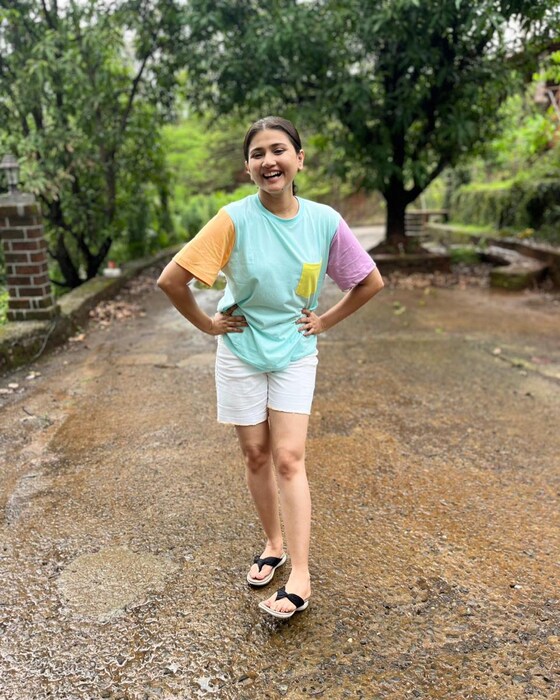  ही कमेंट वाचल्यानंतर मात्र इतके दिवस शांत असलेल्या ज्ञानदानं ट्रोलरला सडेतोड उत्तर दिलं आहे.