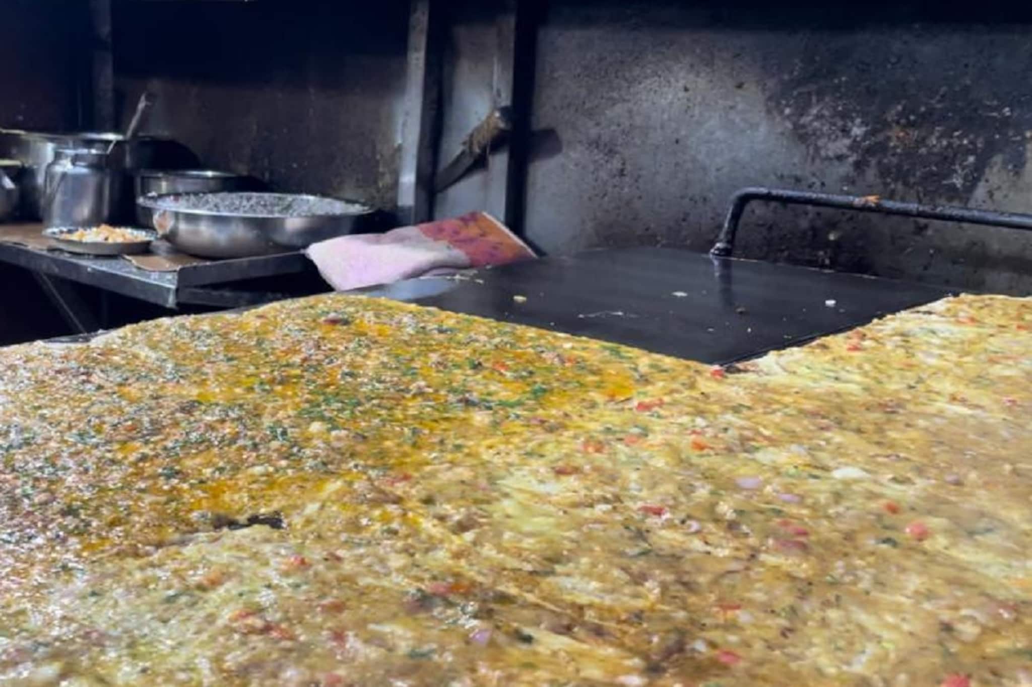 ओळखून दाखवा हा डोसा आहे की ॲाम्लेट? स्पेशल हैदराबादहून आले PHOTO