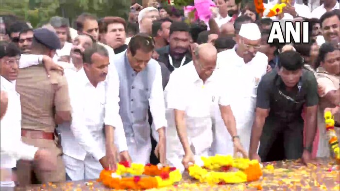  वयाच्या 82 व्या वर्षी शरद पवार पुन्हा एक पक्ष उभा करण्यासाठी प्रयत्न करीत असल्याचं दिसलं.