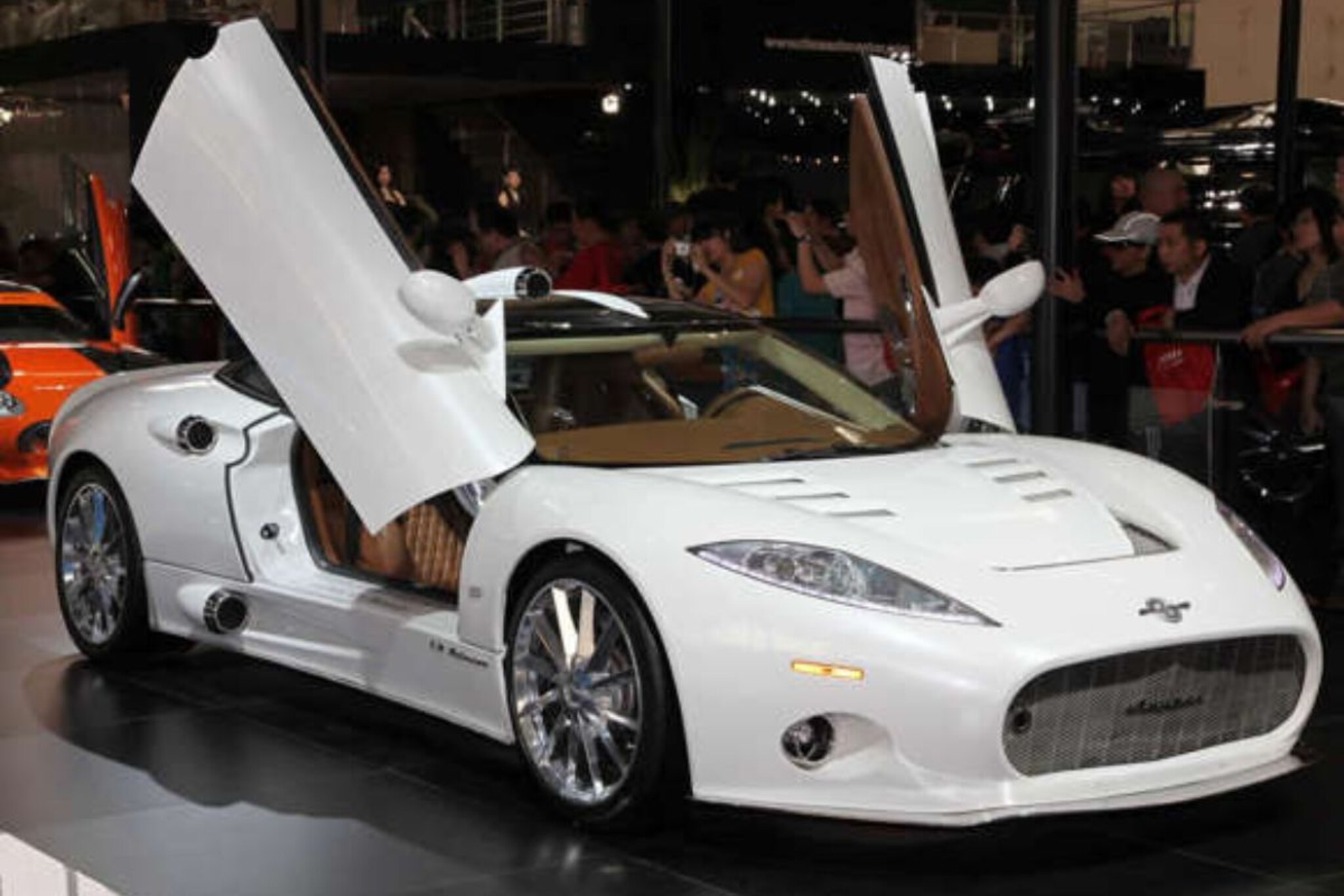 जगभरातल्या महागड्या आणि वेगवान कार, पाहा कुठे आहे?