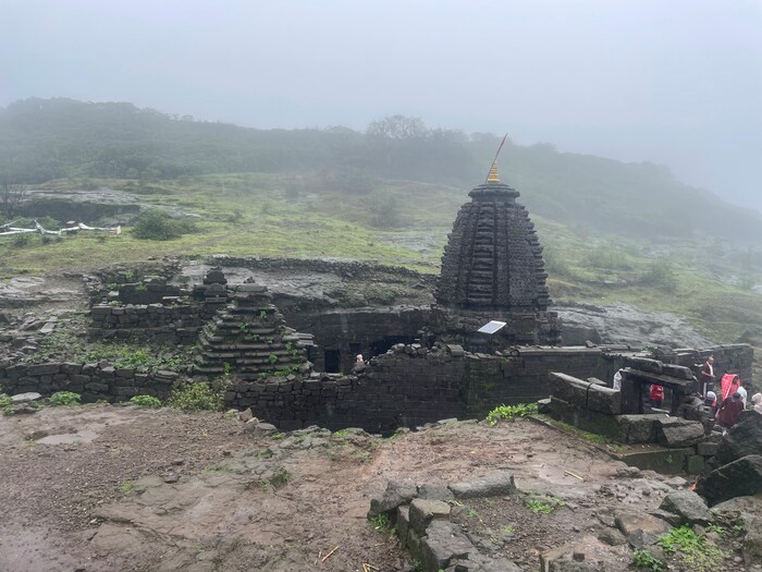 निसर्गाने संपन्न असणारा हा प्रदेश अनेकांचे आकर्षण केंद्र आहे.