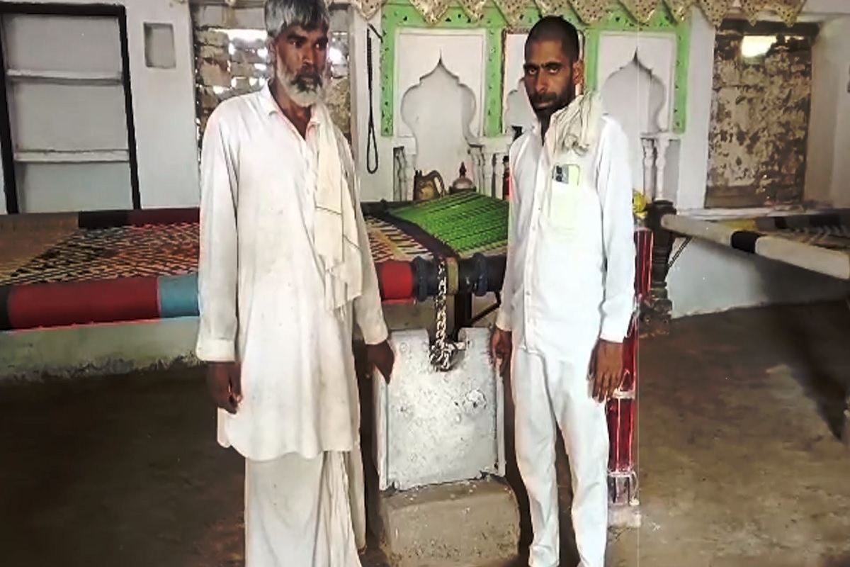 असे अनेक टाळे त्यांनी जमवून ठेवले होते.