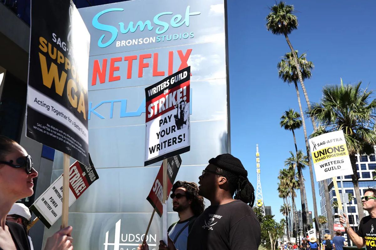 बॉलिवूडमध्ये शटडाऊन