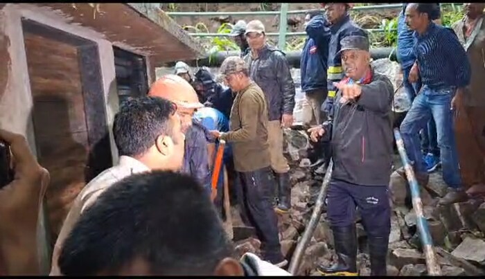 त्याचबरोबर हे ऐतिहासिक बांधकाम पूर्वी ज्या पद्धतीने बांधण्यात आले होते त्या सर्व पद्धतीचा विचार करून या ऐतिहासिक खासबाग मैदान सुरक्षेच्या दृष्टीने दीर्घकालीन उपाययोजना केल्या जातील असे देखील अडसूळ यांनी स्पष्ट केले आहे.