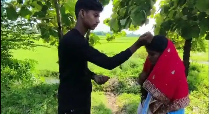 त्यानंतर सर्वानुमते त्यांचे लग्न लावून देण्यात आले. दरम्यान, गेल्या एक वर्षापासून दोघांमध्ये प्रेमसंबंध असल्याचे आनंदची प्रेयसी मनीषाने सांगितले नाही.