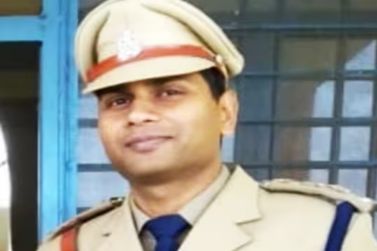 मनीष दुबे यांना सरकारने दिलेलं आलिशान घर सोडावं लागणार नाही.