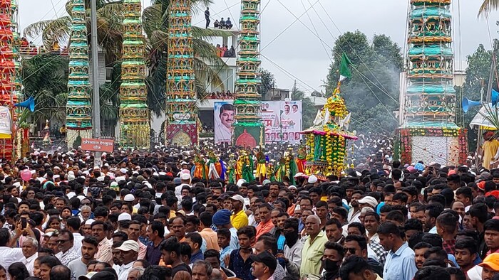 त्यानंतर सातभाई पाटील, सातभाई बागवान, सातभाई आत्तार, सातभाई हकीम, या उंच ताबूतांच्या भेटी दुपारी सव्वाबाराला झाल्या. त्यानंतर हिंदू मानकऱ्यांमार्फत मसूदमाला ताबूत व पंजे, बारा इमामचे पंजे, नालसाहेब यांचे पंजे, तांबोळी, इनामदार व सुतार यांचे ताबूत आणले गेले.
