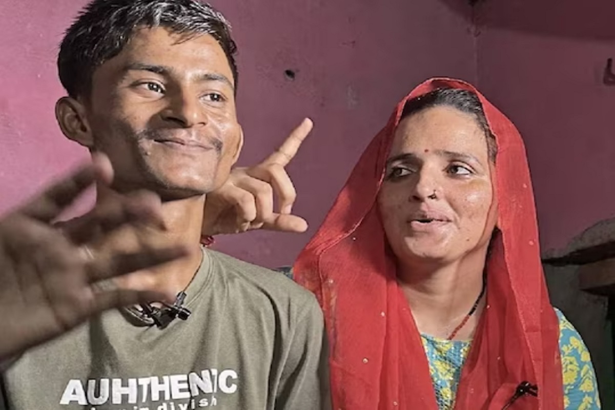 सीमाला चौकशीत काही इंग्रजी वाक्य वाचण्यास सांगितले होते. ते तिने न अडखळता अगदी व्यवस्थित वाचले.