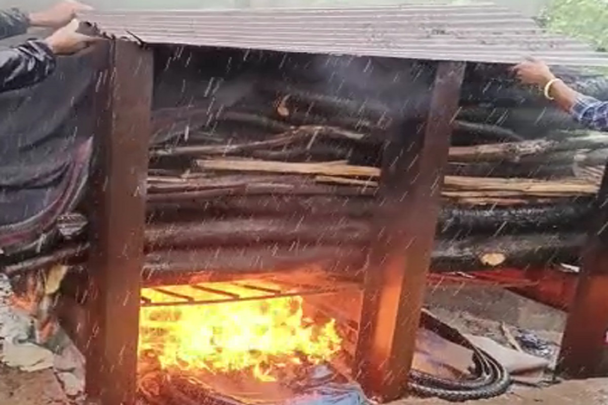 माणसाने वेदना सोसाव्या तरी किती, काही हद्द?