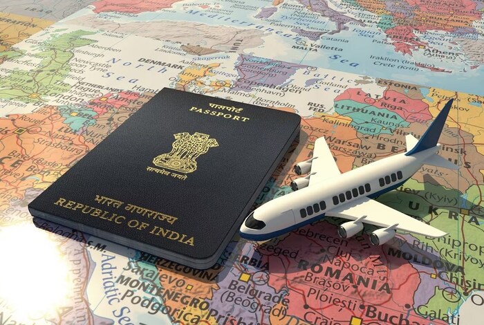 निळ्या रंगाचा पासपोर्ट सर्वसामान्यांसाठी जारी केला जातो. हे असल्यास, तुम्ही परदेशात जाऊन प्रवास करू शकता. यासोबतच या पासपोर्टवर काम, शिक्षण, आरोग्य आदी कोणत्याही कामासाठी परमिट घेतली जाऊ शकते.
