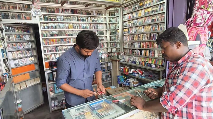 इथे वैविध्यपूर्ण पेन विक्रीसाठीदेखील उपलब्ध आहेत. पारंपरिक पेन दुरुस्ती दुकानांच्या तुलनेत या रुग्णालयाचा उद्देश थोडा वेगळा असून ते अपारंपरिक दृष्टिकोनातून उभारण्यात आलं आहे.