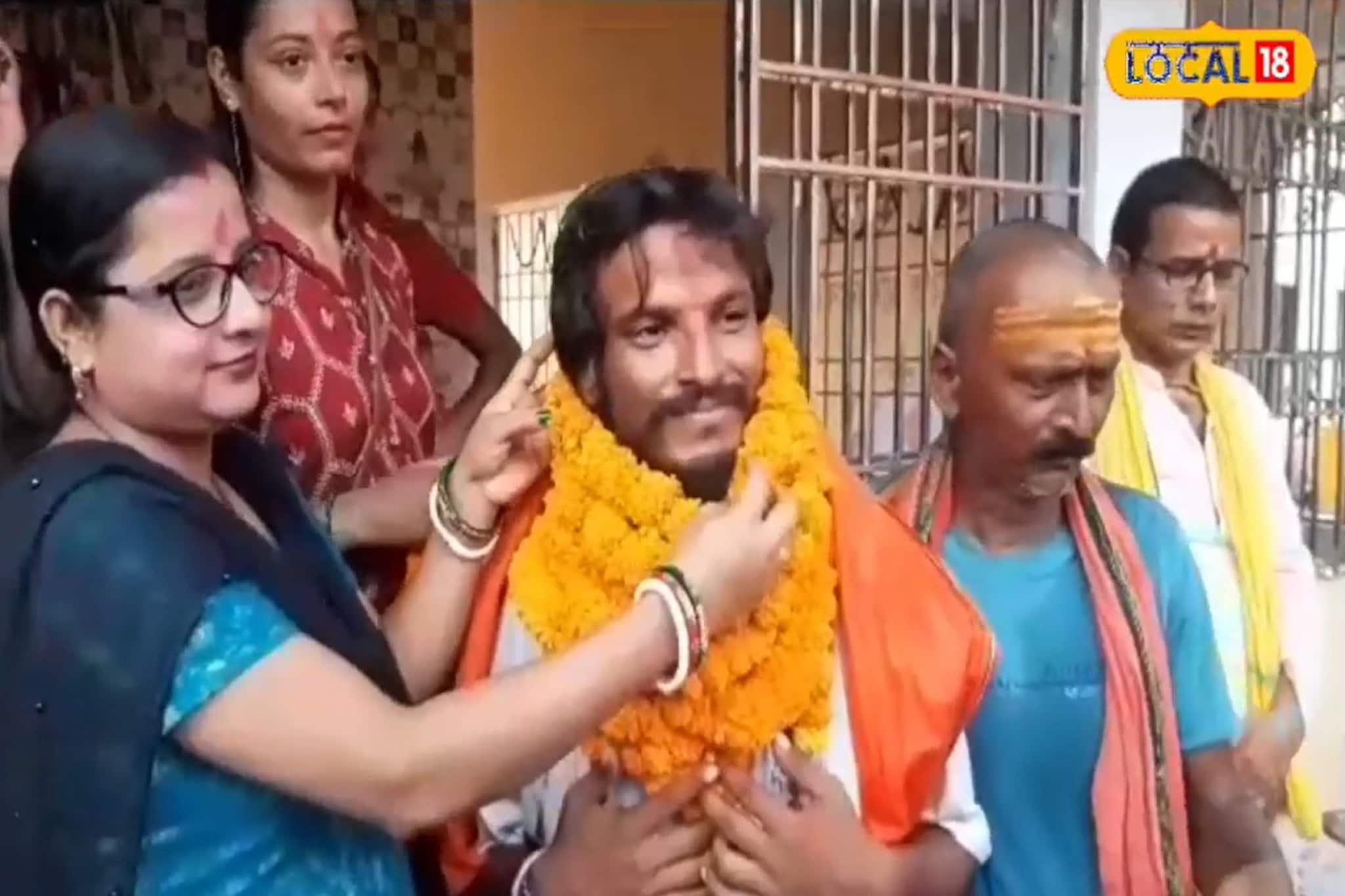 भक्त असावा तर असा! 12 ज्योतिर्लिंग,चारधामसह 52 हजार मंदिरांचं घेतलं पायी दर्शन