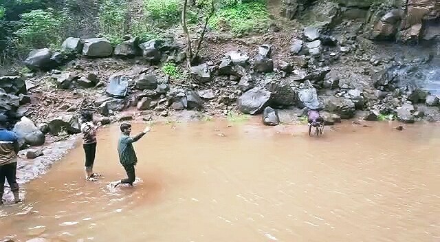  त्यामुळे आता पर्यटकांना राऊतवाडी धबधब्यावर नाममात्र तिकीट काढून विविध सुविधांचा आनंद उपभोगता येणार आहेत.