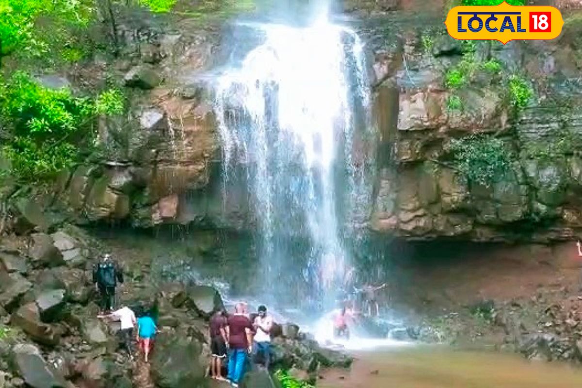 Kolhapur News : पावसामुळे राऊतवाडी धबधबा झाला हाऊसफुल, पण यंदापासून तिकीटाविना नो एंट्री PHOTOS