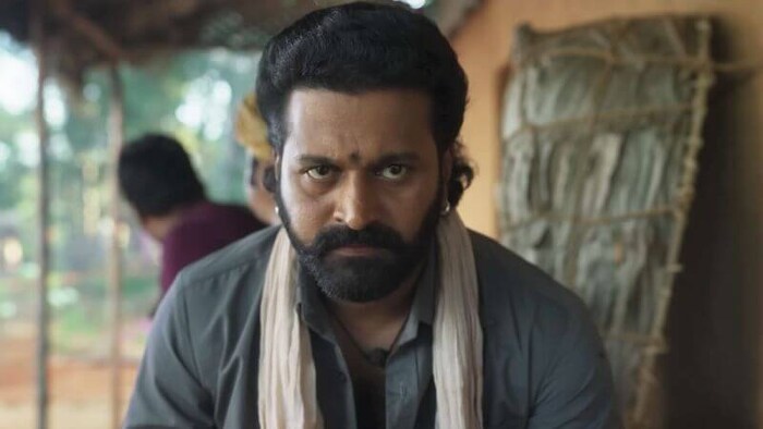 फार कमी लोकांना माहित आहे की शेट्टीने टीव्ही अभिनेता म्हणून आपल्या करिअरची सुरुवात केली आणि नंतर 2014 मध्ये 'उलीदावरू कंदंते' या चित्रपटाद्वारे मोठ्या पडद्यावर पदार्पण केलं. 