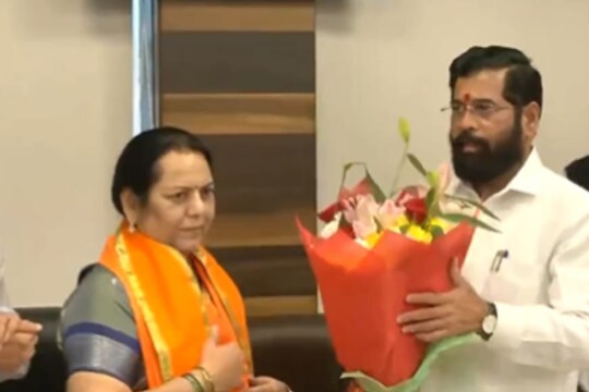 गोऱ्हेंच्या पक्षप्रवेशावर ठाकरे गटाची प्रतिक्रिया  