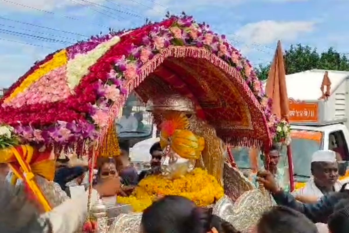 Jalna News : पंढरपूर येथून संत गजानन महाराज पालखी जालना शहरात दाखल, वाजत-गाजत पालखीचे स्वागत PHOTOS