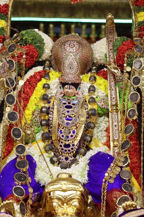 कोरोना लॉकडाऊन काळात या देवस्थानाला दान स्वरूपात मिळणाऱ्या उत्पन्नात मोठी घट झाली. 2020-21मध्ये 1300 कोटी रुपये उत्पन्न मिळणं अपेक्षित असताना त्यावर्षात 721 कोटी रुपयेच मिळाले. त्यामुळे देवस्थानाने वार्षिक बजेटमध्ये सुधारणा करून ते 2553 कोटी रुपयांवर मर्यादित ठेवलं. वास्तविक 2020-21 साठी 2837 कोटी रुपयांचं बजेट मंजूर झालं होतं. 2021-22साठी 2937.85 कोटी रुपयांच्या वार्षिक बजेटला मंजुरी देण्यात आली होती, तर 2023-24साठी तब्बल 4411.68 कोटी रुपयांच्या वार्षिक बजेटला मंजुरी देण्यात आली आहे.