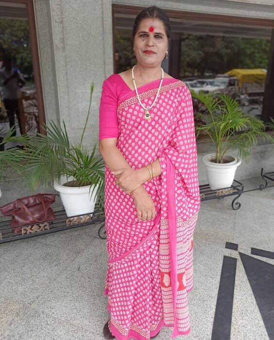धनंजय म्हणतात, एक असा समाज ज्याला कायमच वगळण्यात आलं, ज्याला उपेक्षा सहन करावी लागली. त्याला पुढे आणण्यासाठी काही बदल घडत असतील, तर प्रशासनाने पाठिंबा द्यायला हवा. वेदांमध्ये किन्नर गंधर्व यांचा उल्लेख आहे. मात्र आज आपला समाज किन्नरांकडे आदराने पाहत नाही. अधिकार मिळणं तर फार दूरची गोष्ट आहे. त्यामुळे ही लढाई सुरूच राहणार.