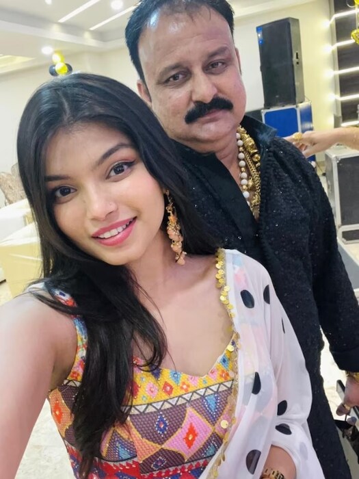 उन्नतीचे वडील दिलीप पांडे हे झाँसीतील नामवंत समाजसेवक आहेत. कोरोनाकाळात गरजवंतांसाठी जेवण आणि औषधांची ते सोय करत असत. 'आज माझी मुलगी मोठ्या पडद्यावर आली, ही संपूर्ण झाँसीसाठी अभिमानास्पद बाब आहे', असं ते म्हणाले.