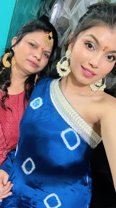 उन्नतीची आई शालिनी पांडे या शिक्षिका आहेत. त्या शालेय विद्यार्थ्यांना शिकवतात. त्या म्हणाल्या, 'उन्नतीला लहानपणापासूनच स्टेजचं फार आकर्षण होतं. ती आरशात उभी राहून हिरोईनसारखा अभिनय करायची.'