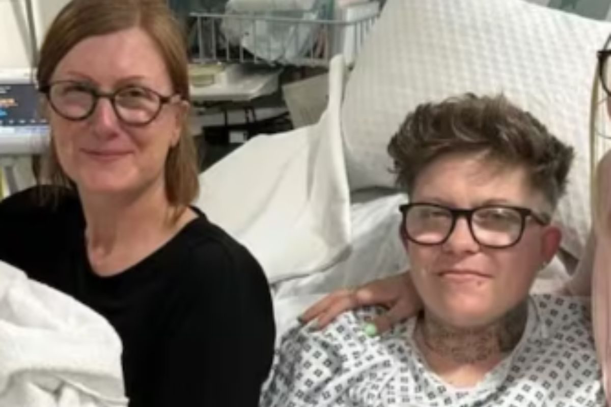 पुरुषानं दिला बाळाला जन्म