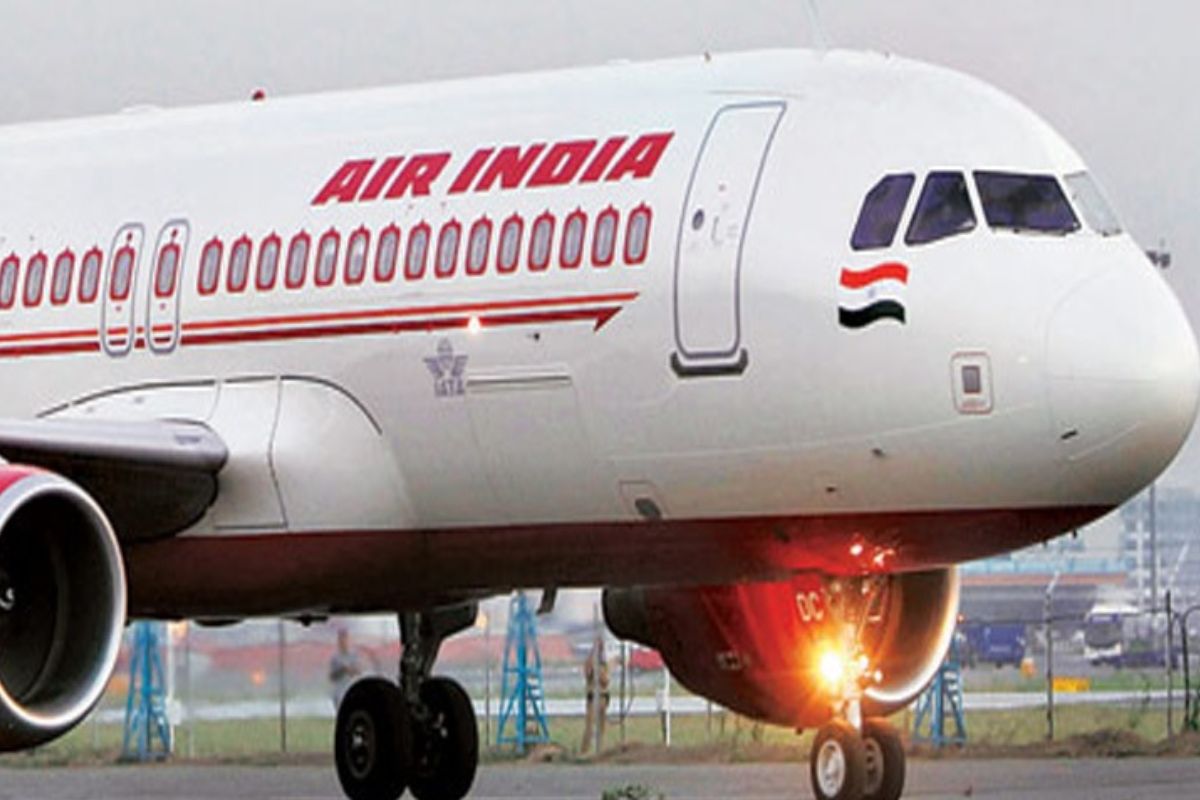 सर्वांत मोठ्या विमान कंपनीत क्रू मेंबर म्हणून काम करण्याची संधी