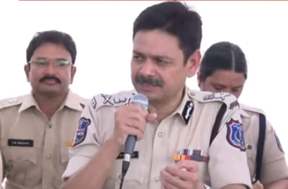 नाव बालाजी निरफळ, प्रतिनिधी धाराशिव : अवैध पद्धतीनं सुरू असलेल्या गांजाची तस्करी करणाऱ्या रॅकेटचा पोलिसांनी पर्दाफाश केला आहे. 