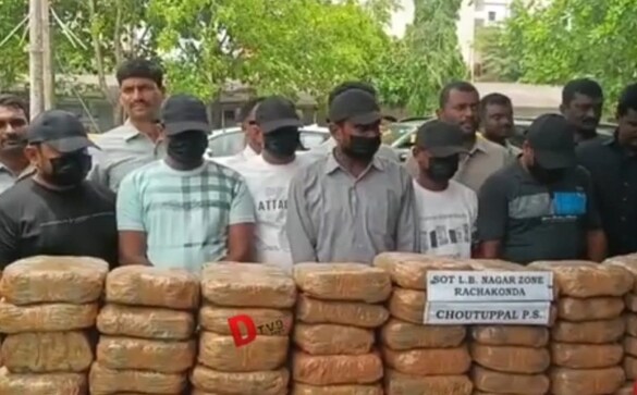 गांजा तस्कर कॉन्स्टेबलचा हात, पोलिसांनी सापळा लावून 6 जणांना ठोकल्या बेड्या
