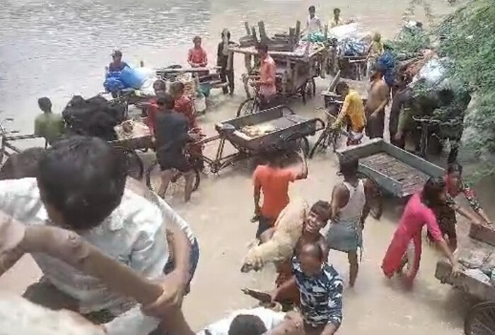  देशाची राजधानी दिल्लीत सध्या यमुना नदीला पूर आला असून, त्यामुळे अनेक भागात पुराचे पाणी शिरले आहे.