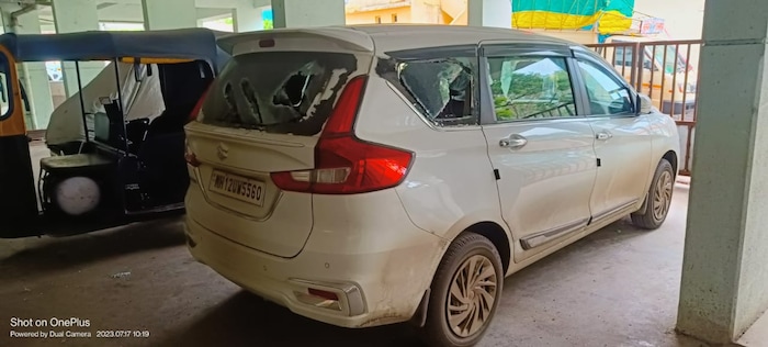 पुणे शहरात पुन्हा गाड्यांची तोडफोड झाल्याची घटना समोर आली आहे. भारती विद्यापीठ पोलीस स्टेशनच्या हद्दीतील भिलारेवाडीतील ओम साई निवास येथील वाहनांची तोडफोड करण्यात आली.