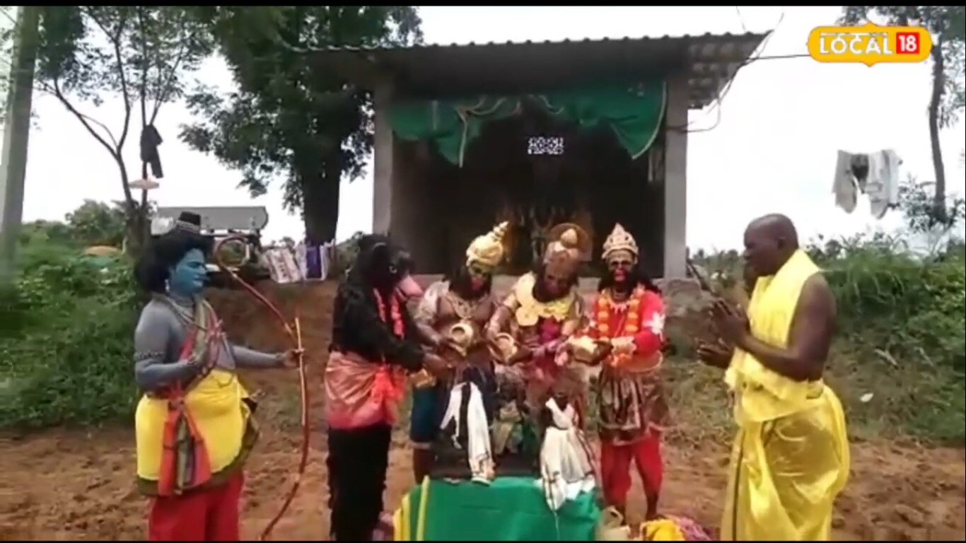 `शेतकऱ्यांनी भगवान श्रीराम आणि सीतादेवी यांच्याप्रती भक्तिभाव दाखवण्याची ही एक जुनी परंपरा आहे. दर वर्षी न चुकता ही परंपरा पाळली जाते. कोटी गोटी तलंब्रलू तयार करण्यासाठी शेतकरी उत्पादित झालेलं सगळं पीक देतात. भद्राचलमला भगवान श्रीराम आणि सीतादेवीचा स्वर्गीय विवाहसोहळा मार्च किंवा एप्रिल महिन्यात होणार आहे. 