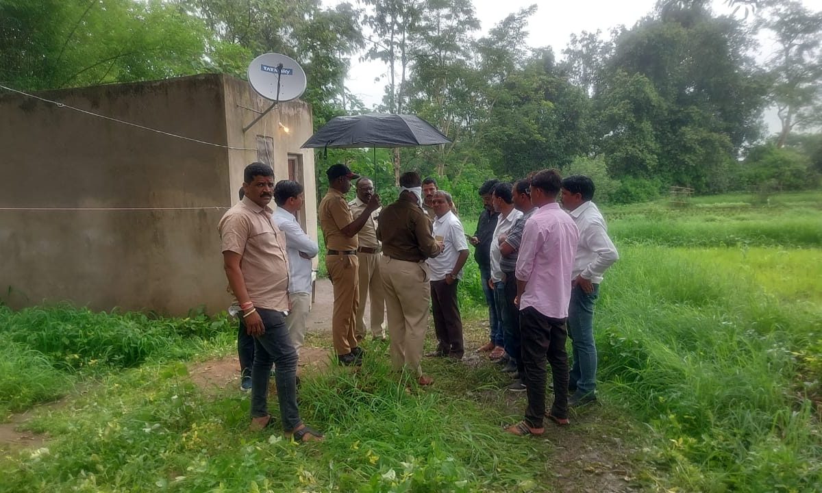 साताऱ्यात एकाच घरात आढळले चार मृतदेह