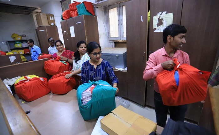 जिल्हाधिकारी राहुल रेखावर यांनी पूरबाधित सर्वच प्रशासकीय यंत्रणांना तातडीने आपली कार्यालये सुरक्षित ठिकाणी स्थलांतरण करण्याचे आवाहन केले आहे.