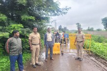 मुसळधार पावसानं खचला रस्ता, कोल्हापुरातली स्थिती दाखवणारे PHOTO
