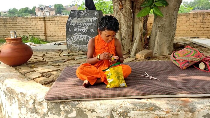 त्यांनी सांगितले की, बालसुधार गृहातील अधिकारी प्रदीप यांनी मुलाकडून माहिती घेतली आहे. यानंतर मुलाला आपल्या सोबत घेण्यात आले. तसेच मुलाची वैद्यकीय चाचणी केल्यावर त्याला सीडब्ल्यूसीच्या ताब्यात देण्यात येईल. 