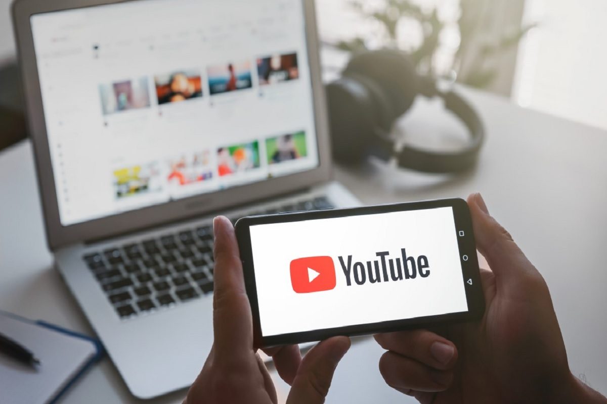 यूट्यूबरवर पडली इन्कम टॅक्स रेट