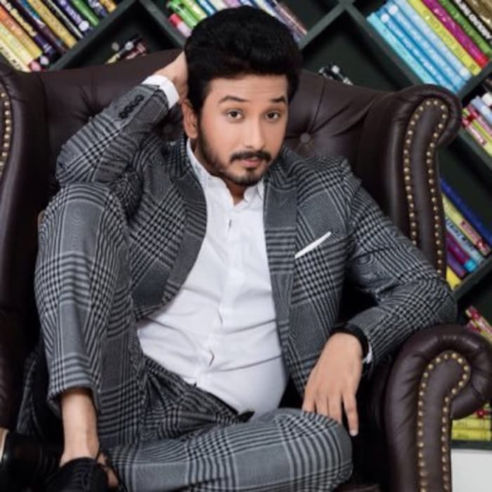  2021मध्ये तुझेच मी गीत गात आहे या मालिकेतून अभिजीतला पुन्हा एकदा प्रमुख भूमिकेत प्रेक्षकांसमोर येण्याची संधी मिळाली. ही मालिका आता सुरू असून त्याच्या मल्हार कामत या भूमिकेला उत्तम प्रतिसाद मिळाला आहे.