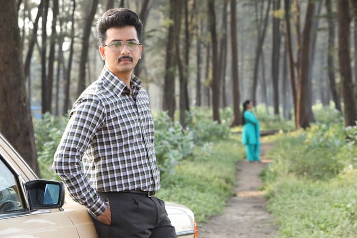  2022मध्ये आलेल्या 'धर्मवीर: मुक्काम पोस्ट ठाणे ' या सिनेमात अभिजीतनं राजकीय नेते असलेल्या दादा भुसे यांची भूमिका साकारली होती. या सिनेमातील अभिजीतची भूमिका प्रेक्षकांना प्रचंड आवडली होती.
