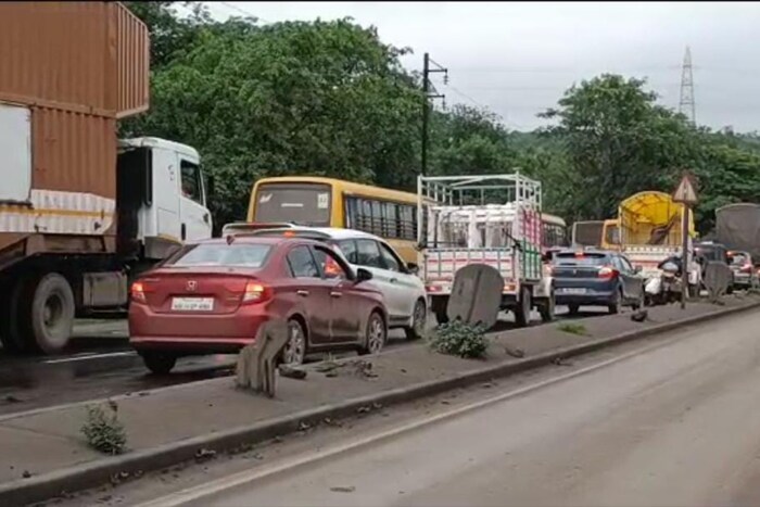 खेड पोलीस घटनास्थळी दाखल झाले आहेत