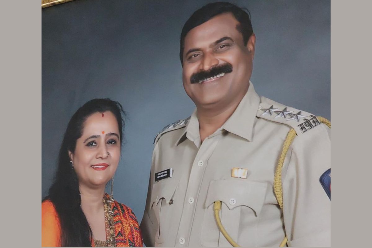 एसीपी भरत गायकवाड आणि पत्नी