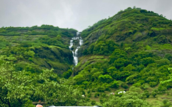 पर्यटनाच्या दृष्टीने सुसज्ज असणाऱ्या अकोले येथे येणाऱ्या पर्यटकांसाठी अकोले, कोतुळ, रंधा, भंडारदरा, शेंडी, राजूर याठिकाणी राहण्याची व जेवणाची उत्तम सोय आहे.