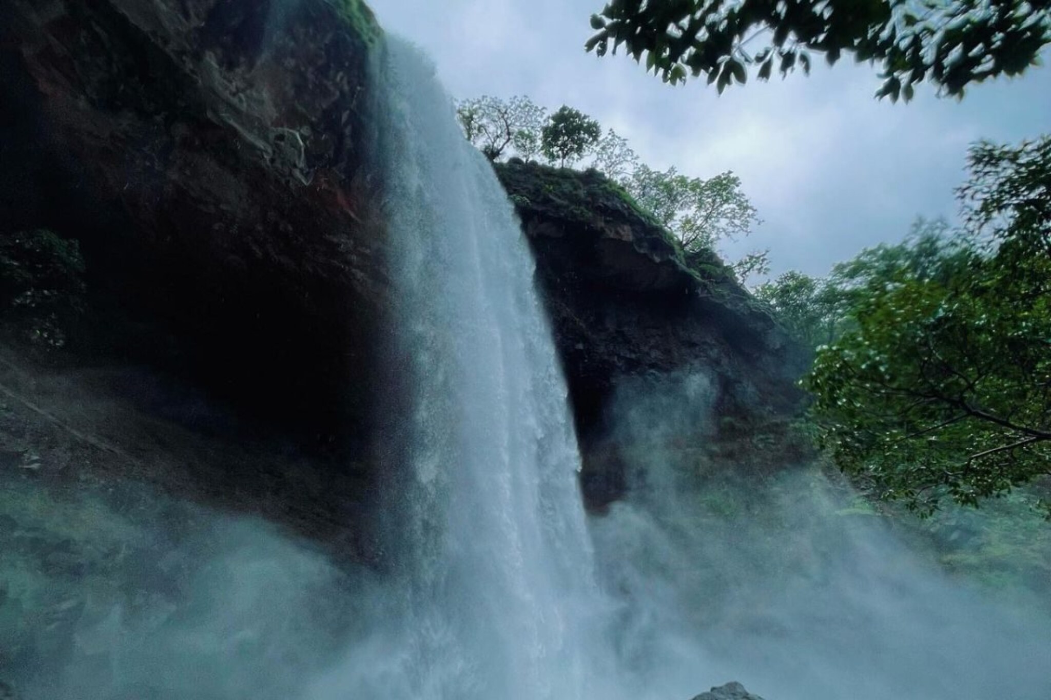 एका क्षणात पडाल प्रेमात..; भंडारदऱ्यातील हे PHOTOS कधी पाहिले नसतील
