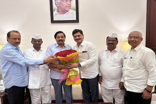 नरहरी झिरवाळांचा अजित पवारांना पाठिंबा  