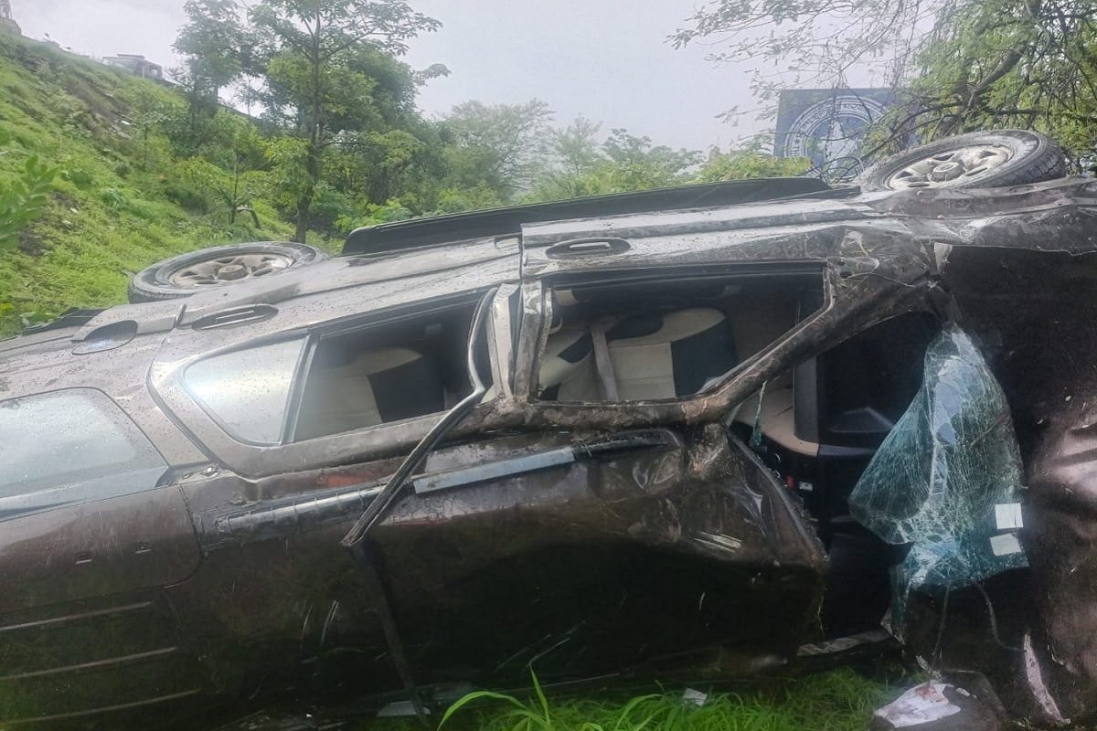 कारचा भीषण अपघात