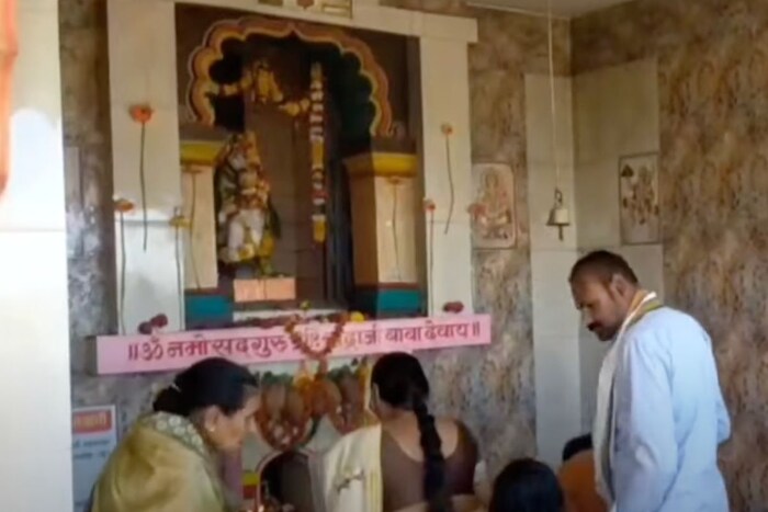  त्याचबरोबर अनेक चमत्कार सुद्धा पूर्वीच्या काळात घडले असल्याची आख्यायिका आहे. या चंद्राजी बाबाबद्दल माहिती देताना संस्थेचे सचिव रमेश पोजगे यांनी त्यांच्या काही जुन्या आठवणींना उजाळा दिला. 