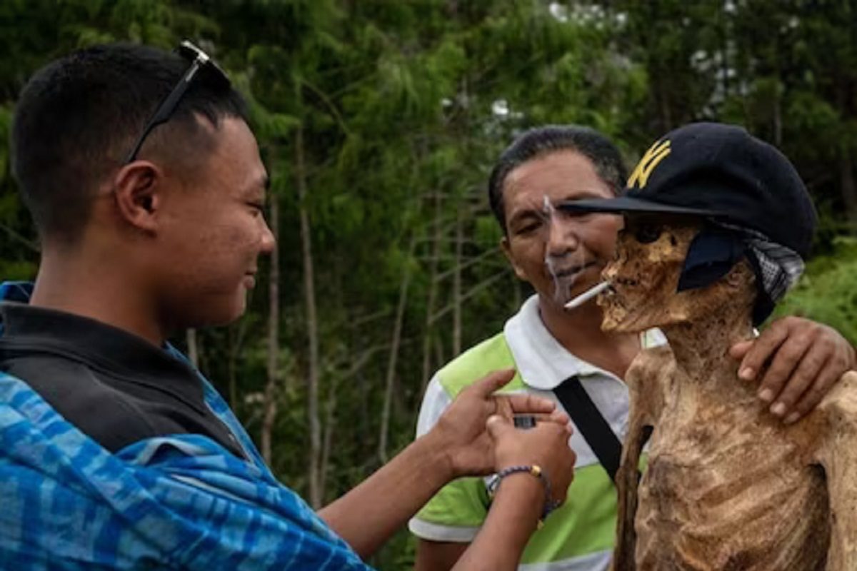 विचित्र प्रथा.